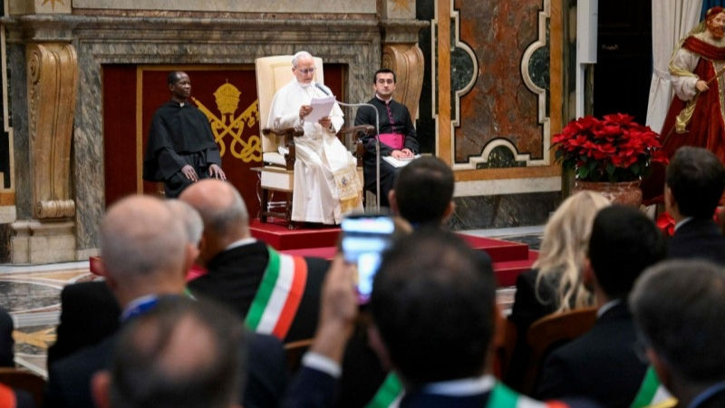 El Papa lanzó una advertencia al mundo: “Cuando el poder se olvida de la gente, la ciudad muere”