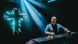 ¿Misa o Rave?: El Sacerdote DJ que Hace Bailar a Dios (y Enciende la Polémica)