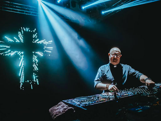 ¿Misa o Rave?: El Sacerdote DJ que Hace Bailar a Dios (y Enciende la Polémica)