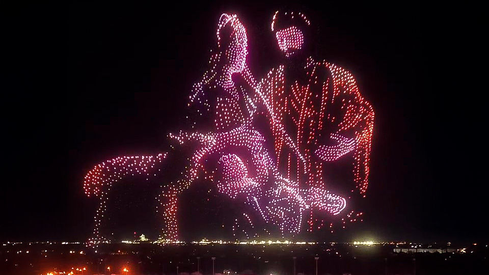 EL PESEBRE EN EL CIELO: MILES DRONES “DIBUJARON” A LA SAGRADA FAMILIA… Y HOY LA IGLESIA LA CELEBRA