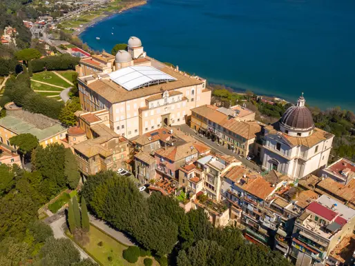 El Fin de la Austeridad: León XIV Rompe con el Legado de Francisco y Vuelve a Castel Gandolfo