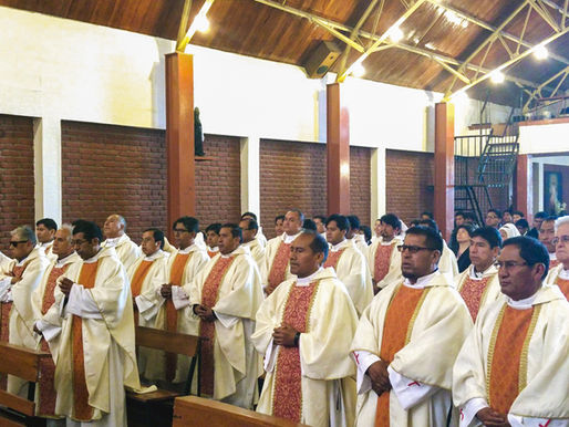 El Papa Ruega por Sacerdotes que Ardan de Amor: “¡Sean Constructores de Paz!”