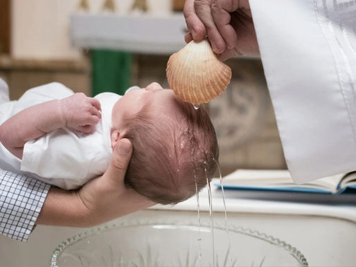 El Regalo que Marca una Vida Entera: Por Qué Bautizar a los Niños Desde Bebés