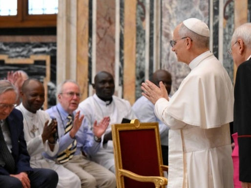 El Papa Sacude la Formación: “Queremos Discípulos Felices, No Robots Espirituales”