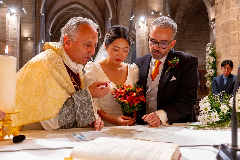 El Cura Tinder: El Sacerdote que Une Almas con WhatsApp y Fe