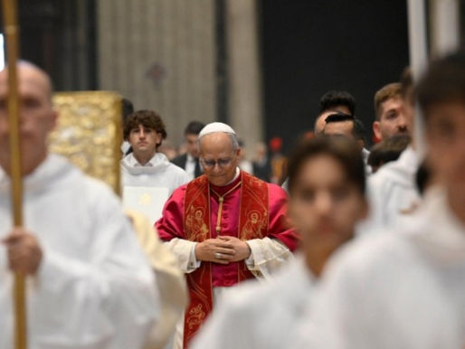 León XIV y su clamor contra los abusos: “La Iglesia se arrodilla junto a ustedes”