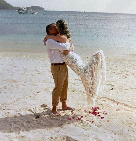 Honeymoons Inc
Linda Dancer