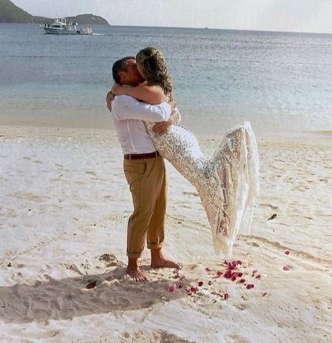 Honeymoons Inc
Linda Dancer