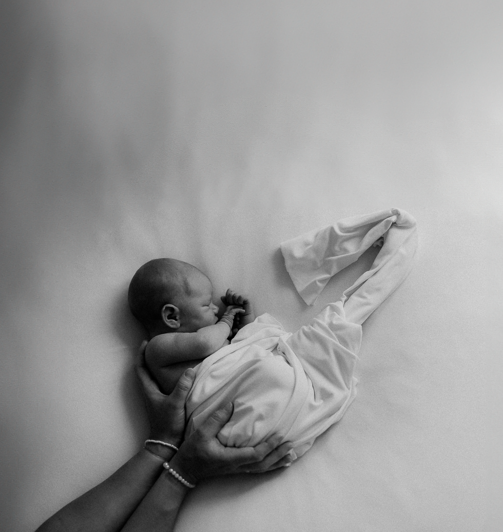 NEWBORNFOTOGRAF - NEUGEBORENENFOTOS IM STUDIO – FAMILIENFOTOGRAF Landshut – DINGOLFING – Moosburg – Deggendorf – LANDAU – Romana Jovanovic