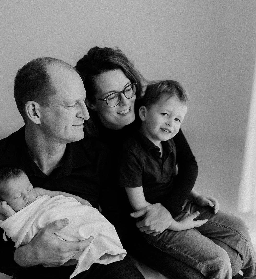 GESCHWISTERBILDER MIT NEUGEBORENEM BABY – ROMANA JOVANOVIC – PROFESSIONELLE KINDERFOTOGRAFIN RAUM LANDSHUT – DINGOLFING – DEGGENDORF – VILSBIBURG – ERDING – FREISING - MUENCHEN