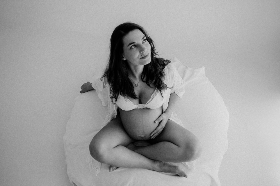 Babybauchfotograf Landshut, Schwangerschaftsfotograf Landshut, Babybilder Landshut, Vorfreude im Bauch Landshut, Romana Jovanovic, Fotograf Landshut, Maternity