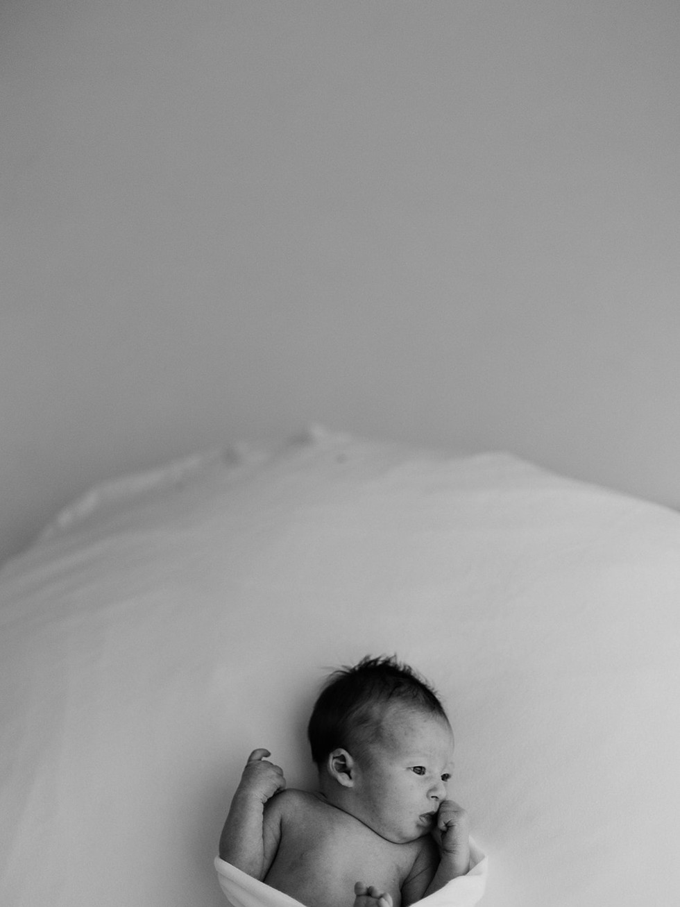 GESCHWISTERBILDER MIT NEUGEBORENEM BABY – ROMANA JOVANOVIC – PROFESSIONELLE KINDERFOTOGRAFIN RAUM LANDSHUT – DINGOLFING – DEGGENDORF – VILSBIBURG – ERDING – FREISING - MUENCHEN