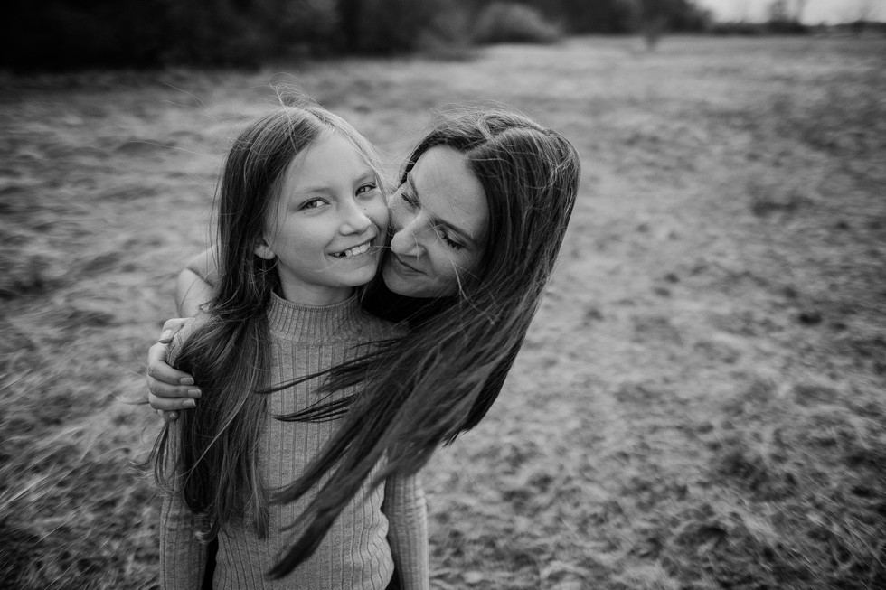 Familienfotos Landshut- Familienbilder in der Natur- Romana Jovanovic Familienfotograf aus Landshut, Familienshooting, Familienfotos, Landshut, Familienfotograf, Geschwisterbilder, Familienbilder