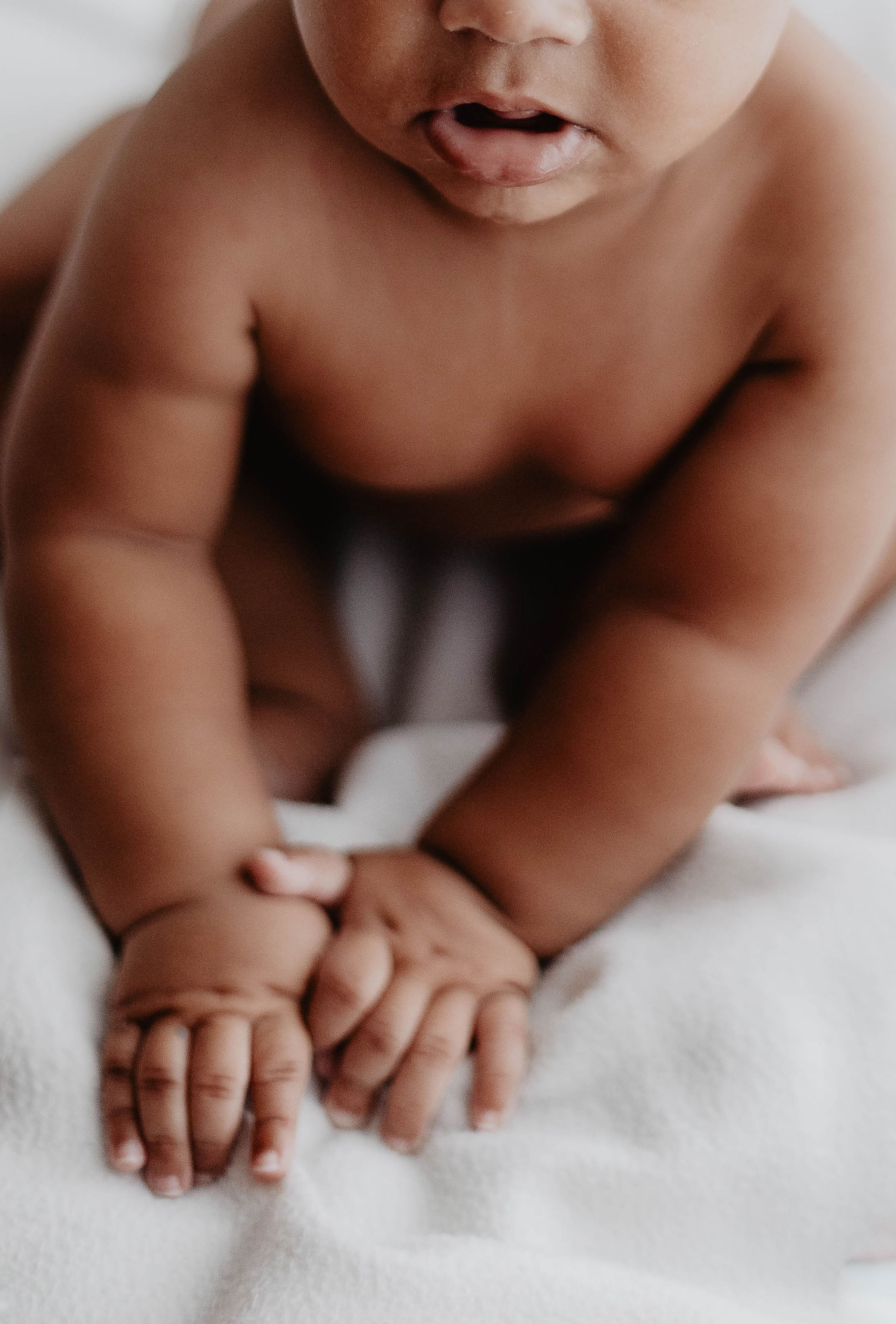 details zwillinge im Fotostudio landshut-romana jovanovic-blackbaby-kinderfotograf-kinderfotoslandshut-babyfotos-zwillinge