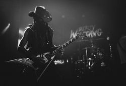 52340173_2764772456896800_25717126045064