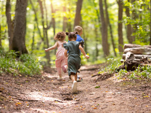 12 Benefits of Children Spending Time Learning & Playing Outdoors: