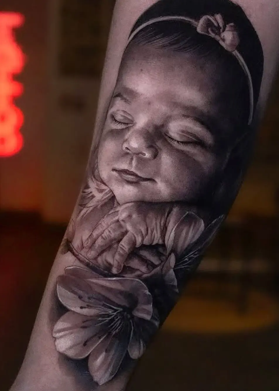 tatuagem realista de retrato com sombras suaves e alto detalhe