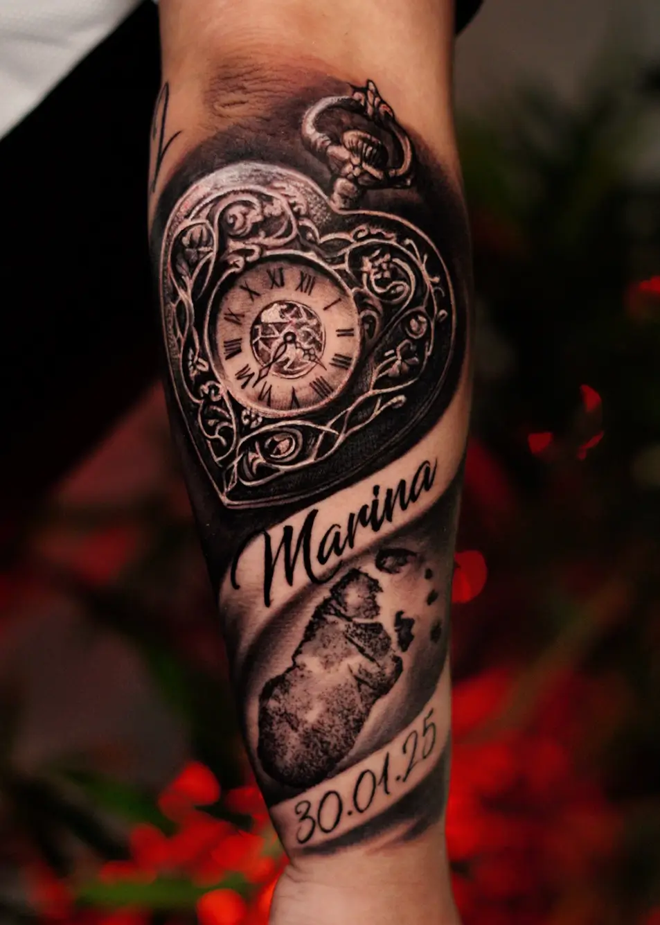 detalhe de tatuagem realista no braço com trabalho de sombra