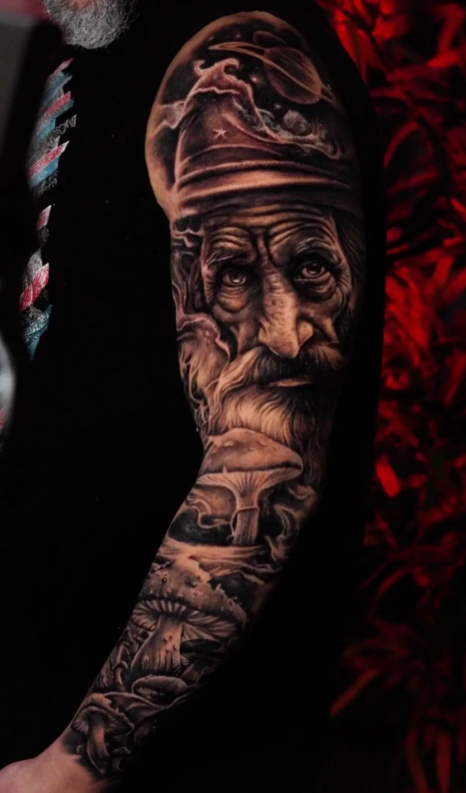 tatuagem fresca recem feita com cores e contraste intensos