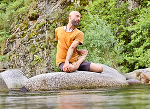 Federico Aronne Merlo yoga asana bharadvajasana