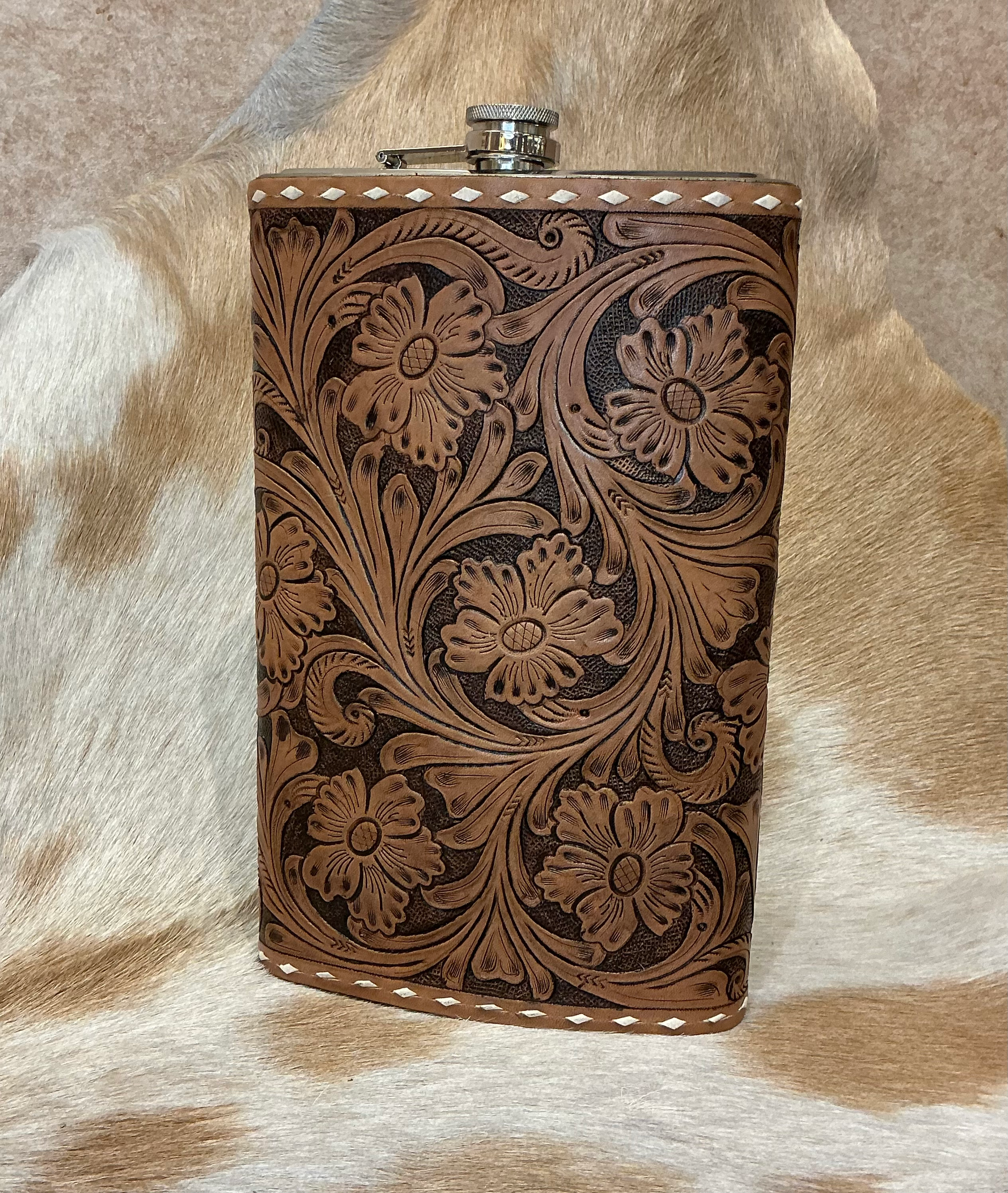 Cowboy-Style 64 oz Leather Jug Flask
