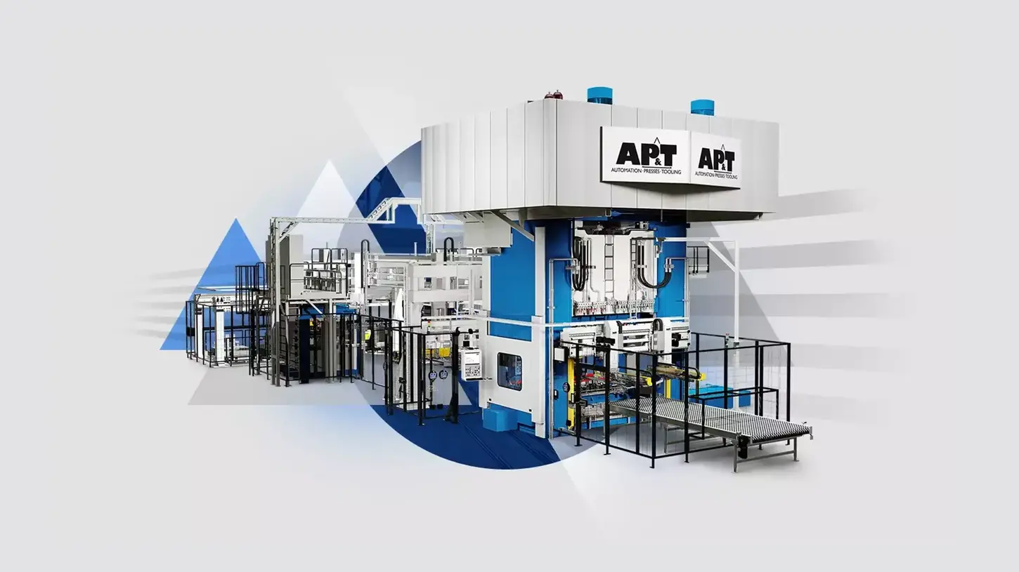 Illustration av en AP&T-maskin omgiven av geometriska former i blå toner som representerar avancerad automatisering och pressverktyg.