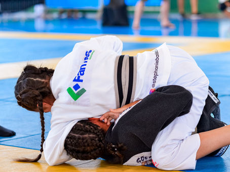 Stephanie Balista retorna à Farmes: uma parceria de valor que se renova com ainda mais força