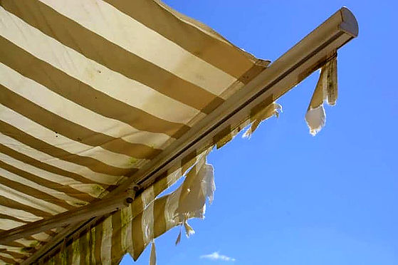Toldo defeito_edited.jpg