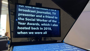 How Does Using a Teleprompter Help Deliver A Great Video?