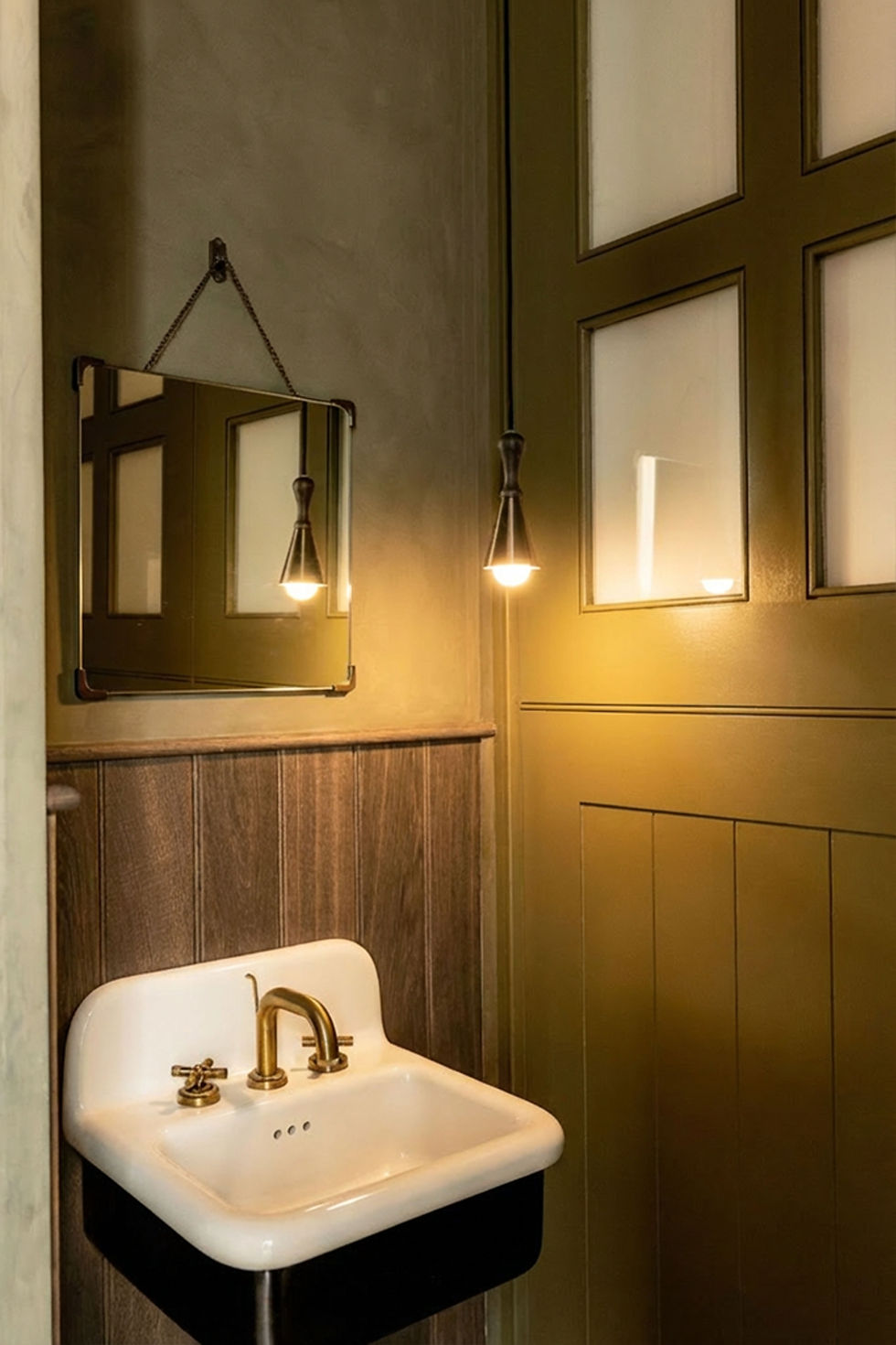 5 Pembridge Mews-31 - lights on.jpg