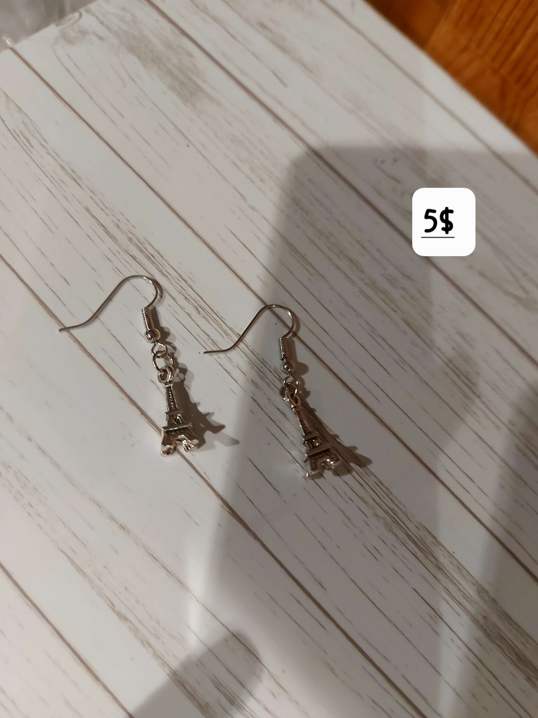 Boucle doreil tour eifel