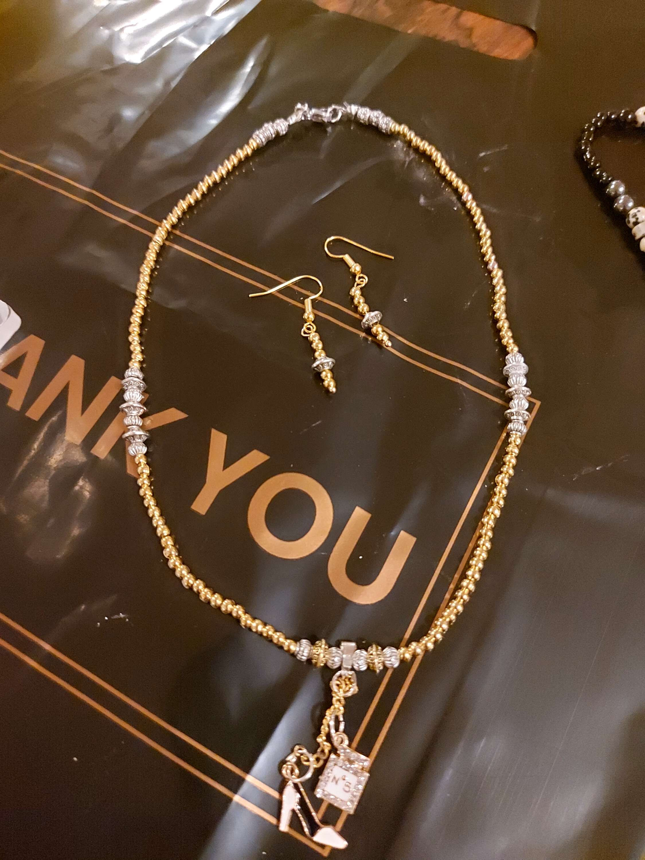 Ensemble boucle d'oreille collier 