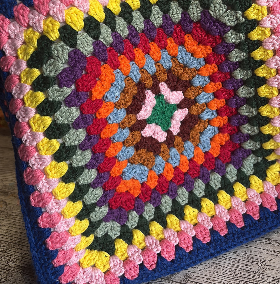 WhatsApp message from a student praising Kirsty’s supportive crochet teaching during the Hexi Cardigan course.