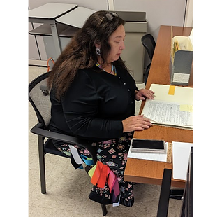 Robyn at UICI Archive reading room - Cop