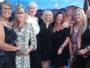 FASHION COMES TO KACEY’S BAR!