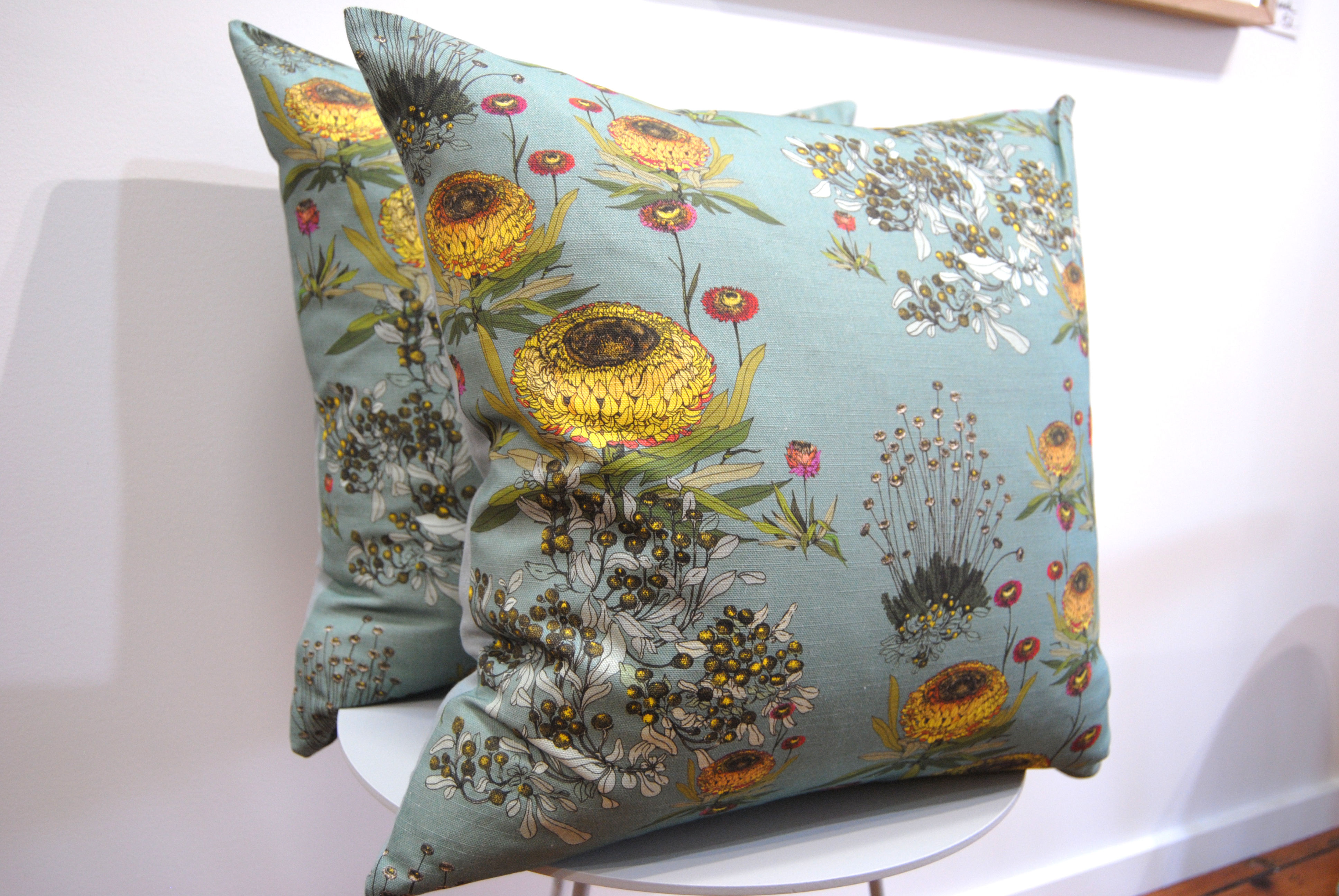 Cushion 60x60 Alpine Daisy washed teal