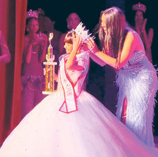 Naguabeña recibe el máximo título de Reina Belleza Universo Supreme