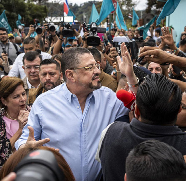 US revokes visas of board members at Costa Rica’s top watchdog newspaper.