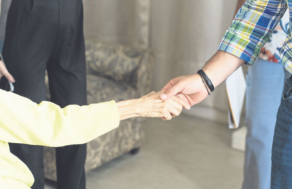 El alcalde Delvis J. Pagán Clavijo explicó que el proyecto Acto de amor: adopta un viejo surgió tras una reunión con su equipo de la Oficina de Servicios a la Familia en la que identificaron la necesidad de ampliar la ayuda a esta población vulnerable.