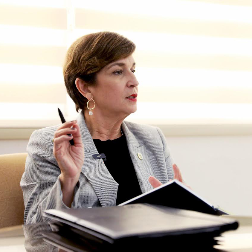 Governor distances herself from dismissals of chancellors at UPR.