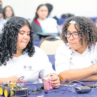 Huertas College y el Municipio Autónomo de Caguas fortalecen alianza educativa para impulsar el liderazgo y emprendimiento juvenil