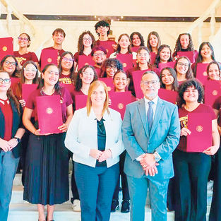 Senado recibe a Coro de la UPR de Humacao que obtuvo Diploma de Oro en festival en España.