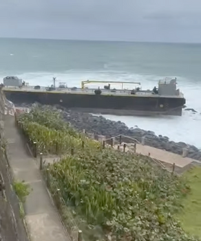 Fuel barge runs aground after losing propulsion in rough seas