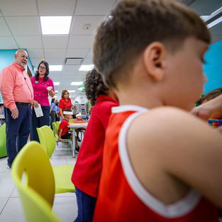 Presidente de la Cámara busca asignar más fondos para programa de lectura a niños de escasos recursos económicos en Dorado