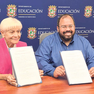 El Secretario de Educación y La Organización Los Buenos de Patillas Inc, firman acuerdo colaborativo.