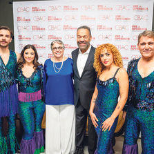La Perla de Gran Precio celebra 40 años de servicio al ritmo de ABBA