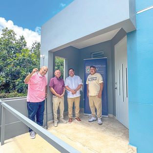 Ciudadano junqueño recibe las llaves de su hogar rehabilitado a través del Programa Home.