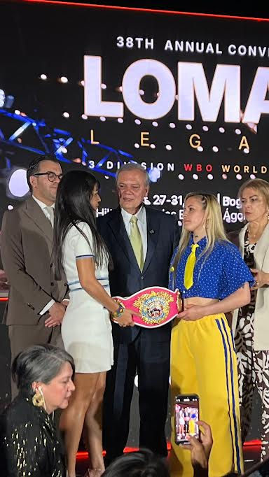 Colombia’s Laura Wollenmann, left, the WBO international flyweight (112 lbs) champion and current world No. 3, engages in a staredown with former unified world champion Gabriela Celeste Alaniz of Argentina as part of an Oct. 29 fight card in Bogotá tied in with the WBO Annual Convention.