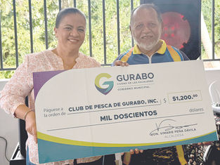 Alcaldesa entrega donativo a Club de Pesca de Gurabo.