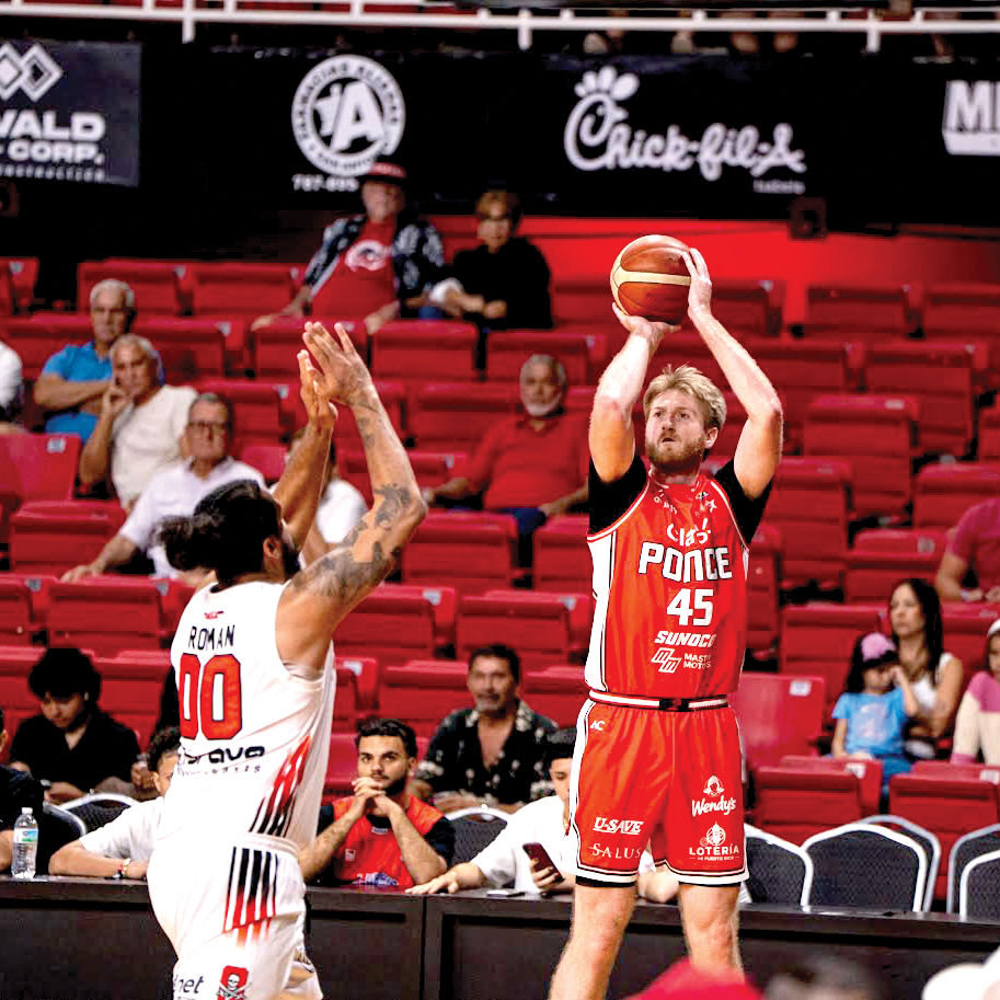 Vaqueros whip Capitanes, reclaim top spot in conference